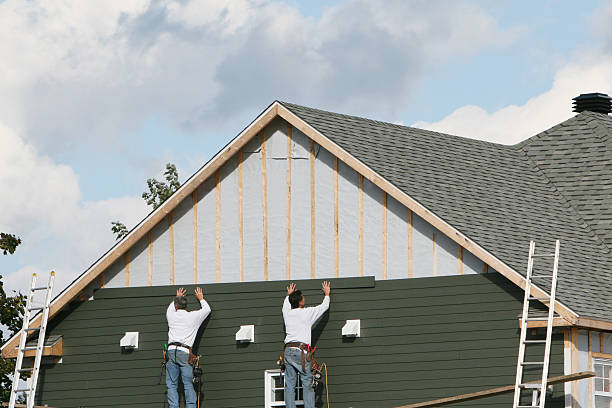 Professional Siding technician working in Trenton, GA